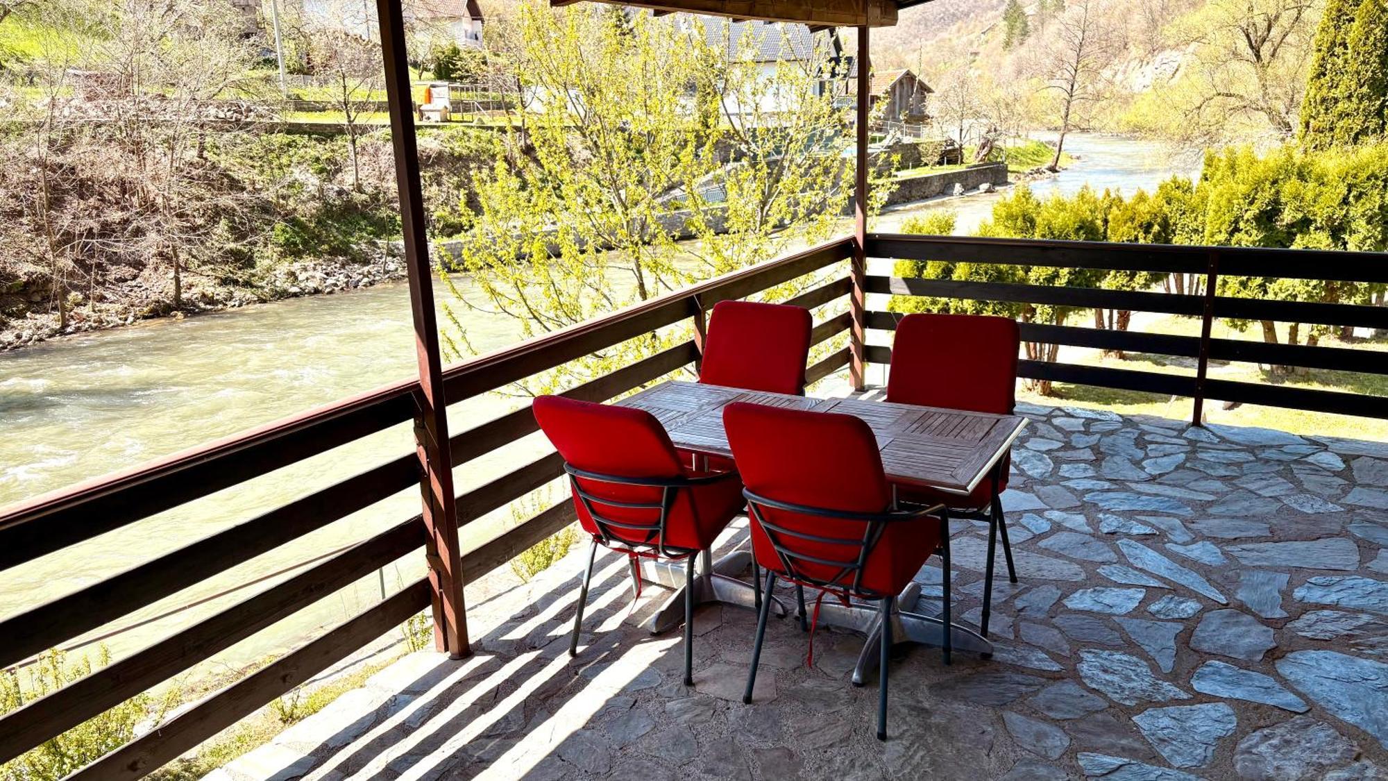 Vakantiehuis River House *